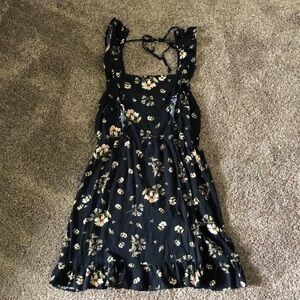 Wild Fable black floral dress size medium.